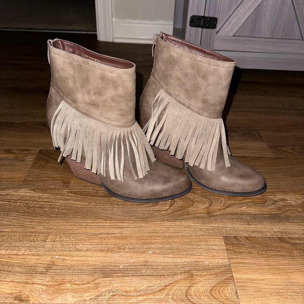 Brown Heeled Boots with Fringe